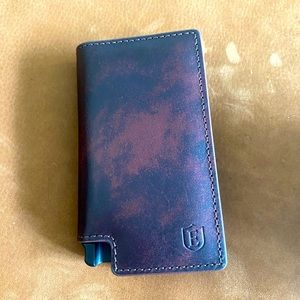 New In Box Ekster brown Parliament wallet/card holder with space for air tag